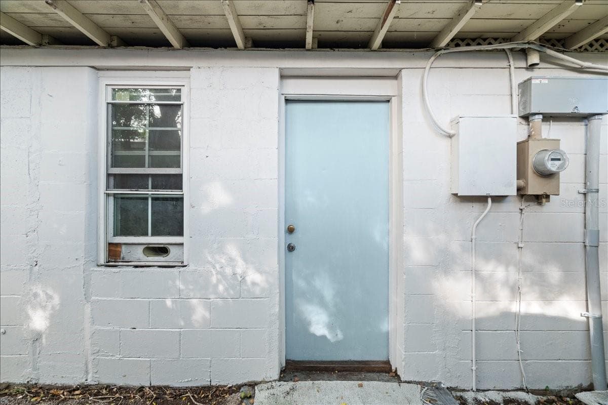 Unit B - 704 E WILMA ST, TAMPA