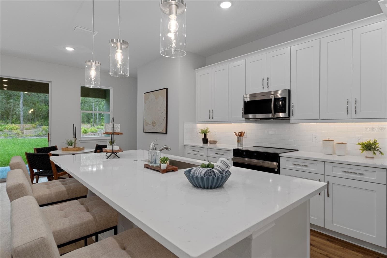 Model home - kitchen - 2181 W TALL OAKS DR, BEVERLY HILLS