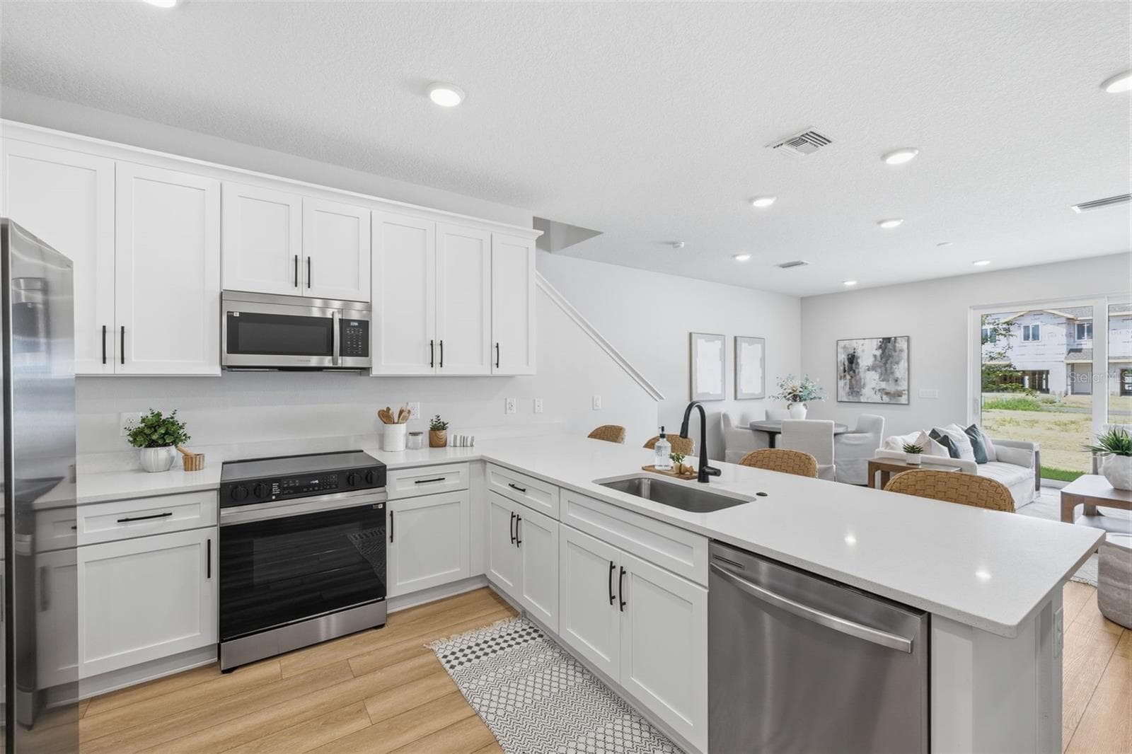 Kitchen - model home - 5815 ANGELA LEYLA PL, RIVERVIEW