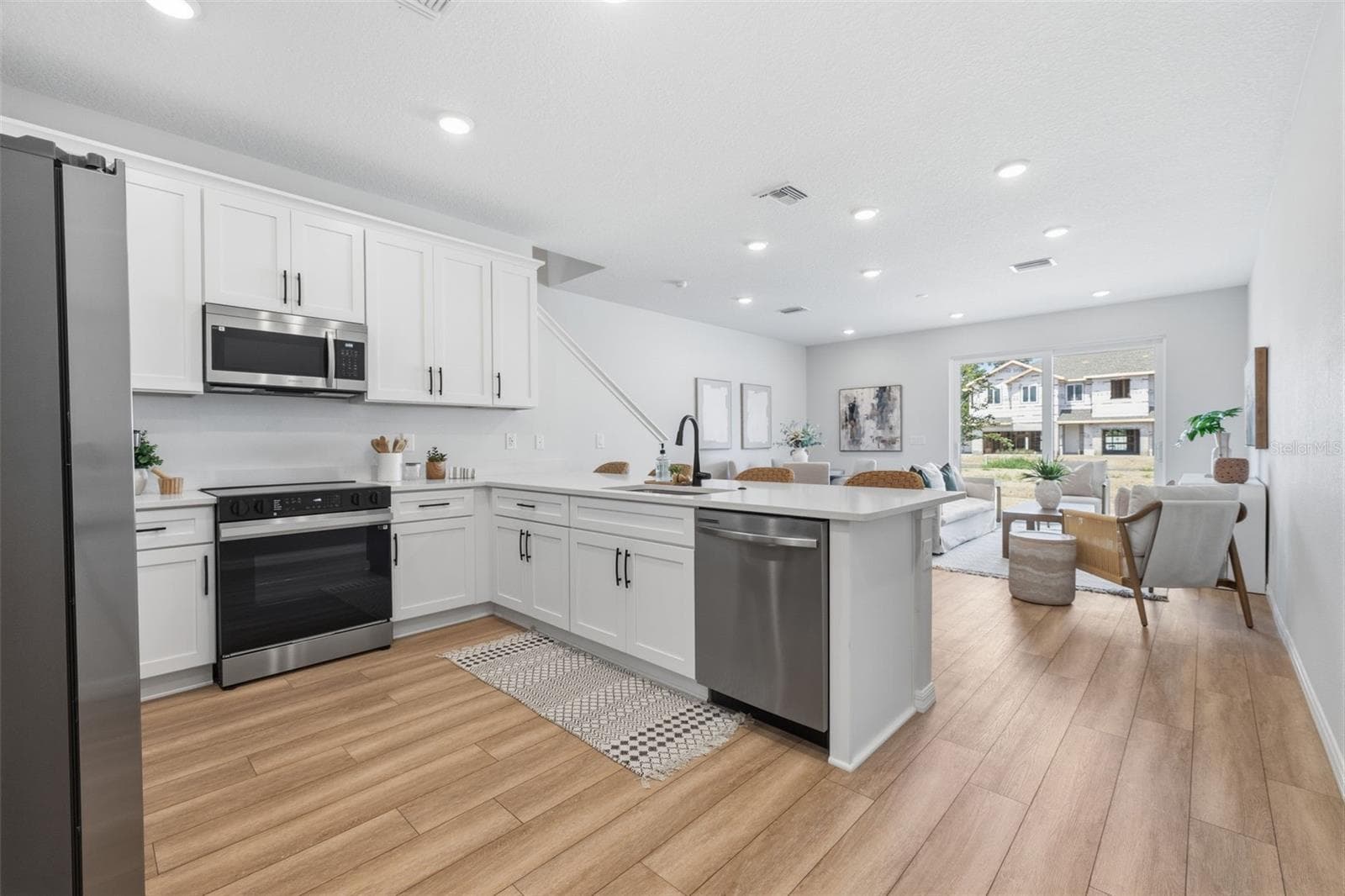 Kitchen - model home - 5815 ANGELA LEYLA PL, RIVERVIEW