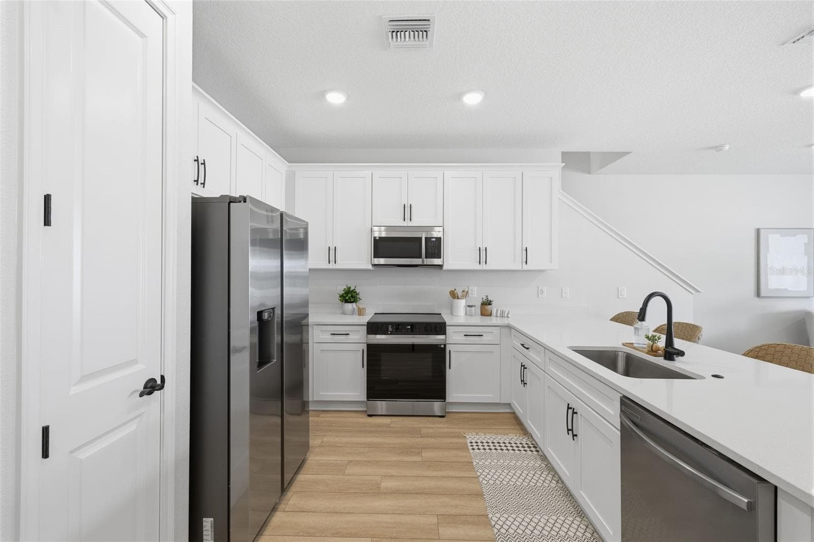 Kitchen - model home - 5815 ANGELA LEYLA PL, RIVERVIEW