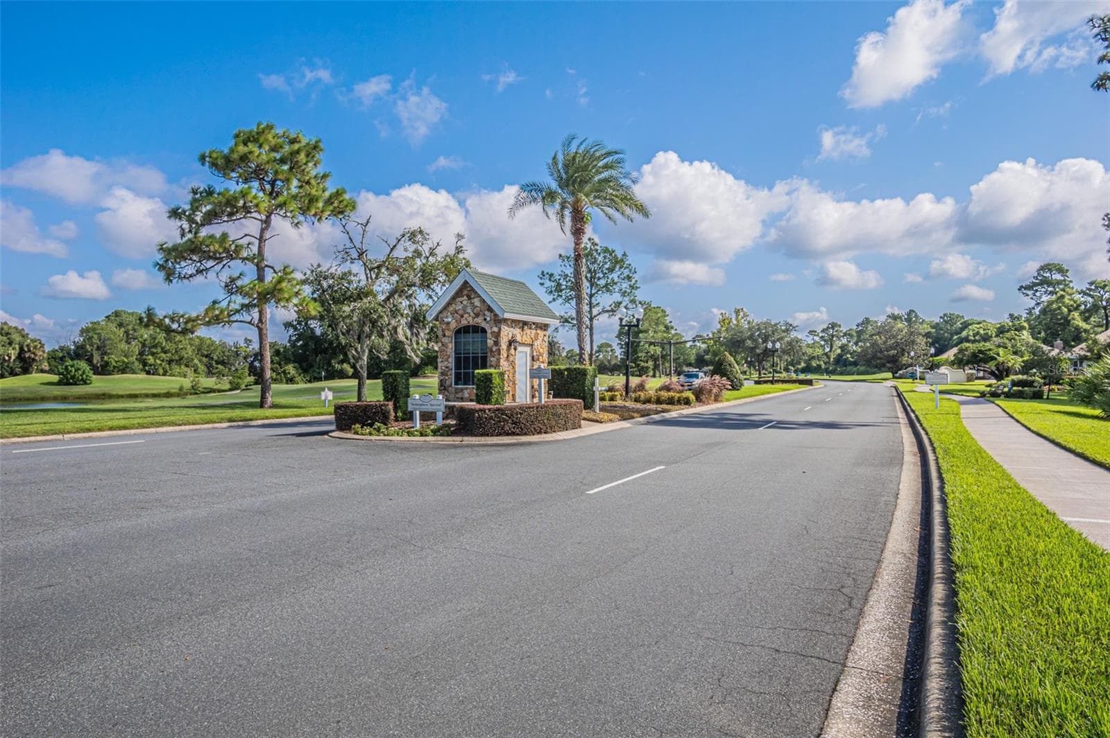 Single Family Residence at 7004 PINE HOLLOW DR, MOUNT DORA, photo 76 of 77