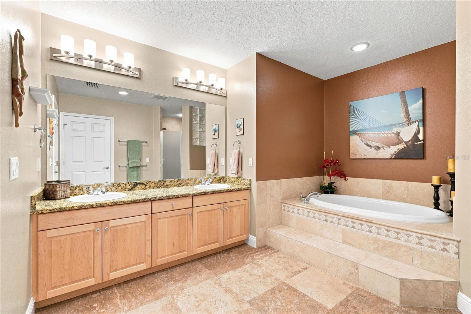 Primary suite - 17735 GULF BLVD #204, REDINGTON SHORES