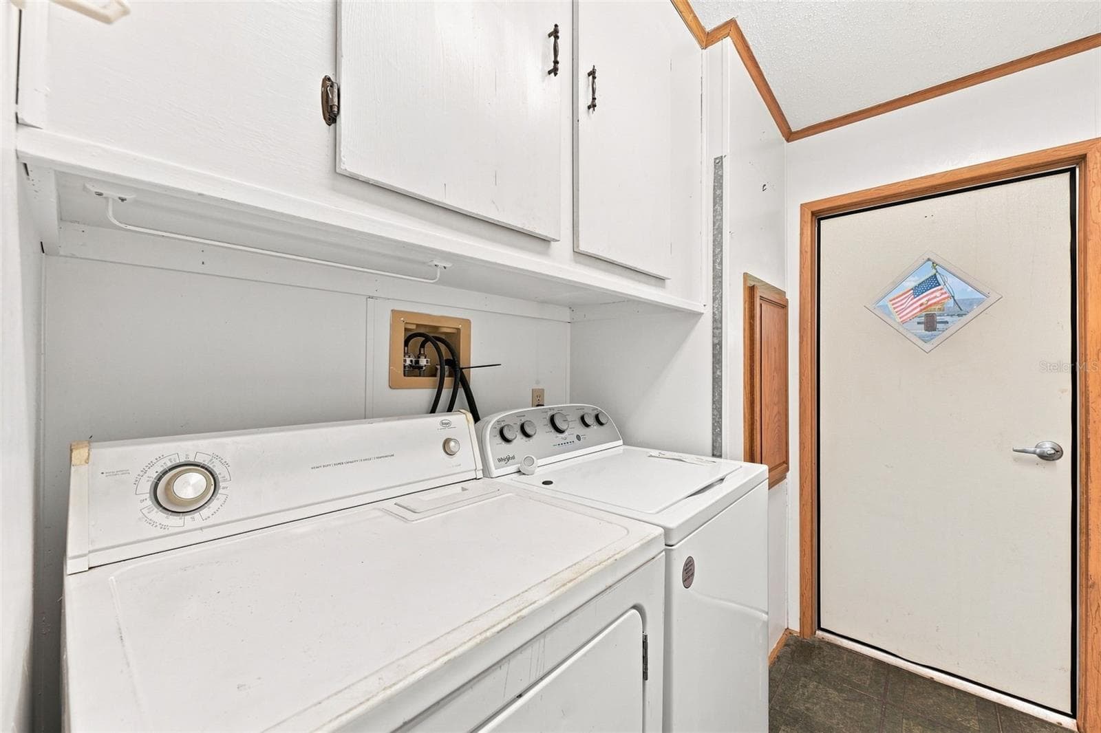 Indoor Laundry. - 3215 WEKIVA RD, TAVARES