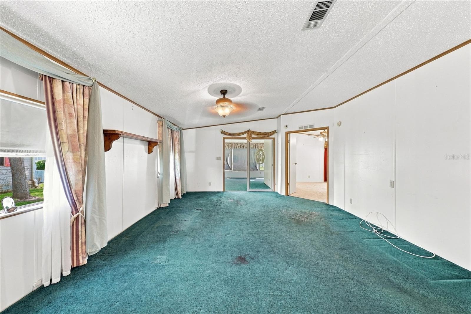 Large Living Space Opens Up to Enclosed Florida Room. - 3215 WEKIVA RD, TAVARES