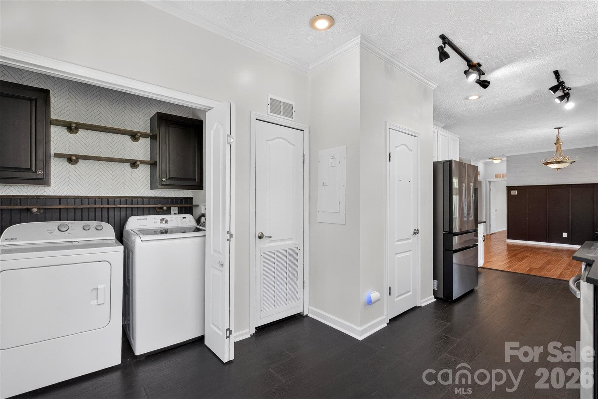updated laundry area in kitchen - 6 Enochs Way, Fletcher