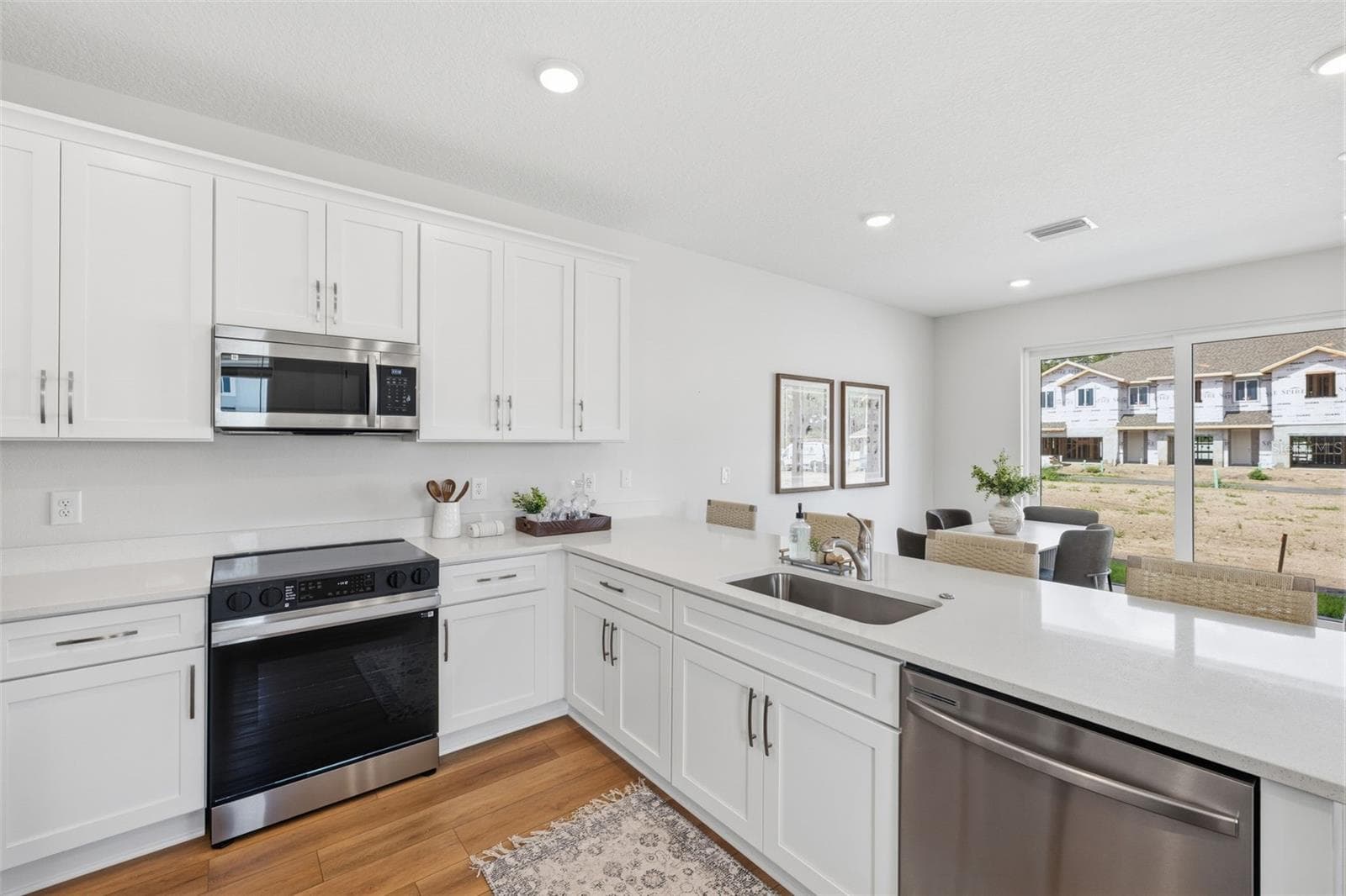 Kitchen - model home - 5839 ANGELA LEYLA PL, RIVERVIEW