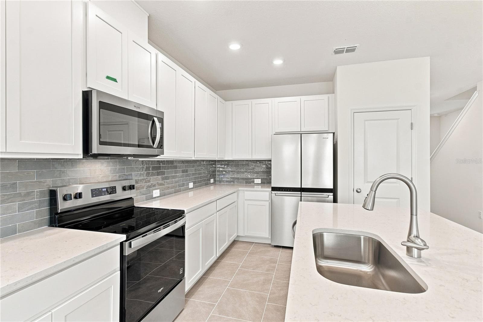 Kitchen - 6355 JENSEN VIEW AVE, APOLLO BEACH