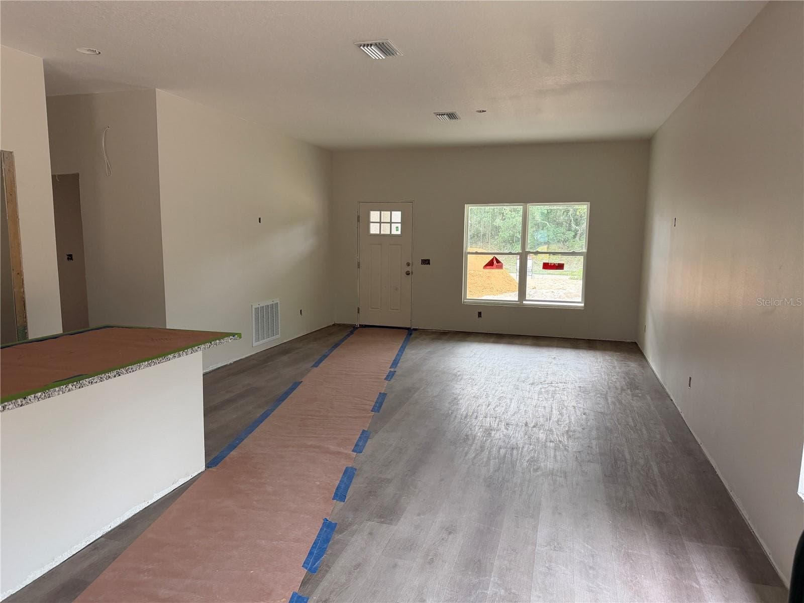 Living - 34281 MANUEL ST, WEBSTER