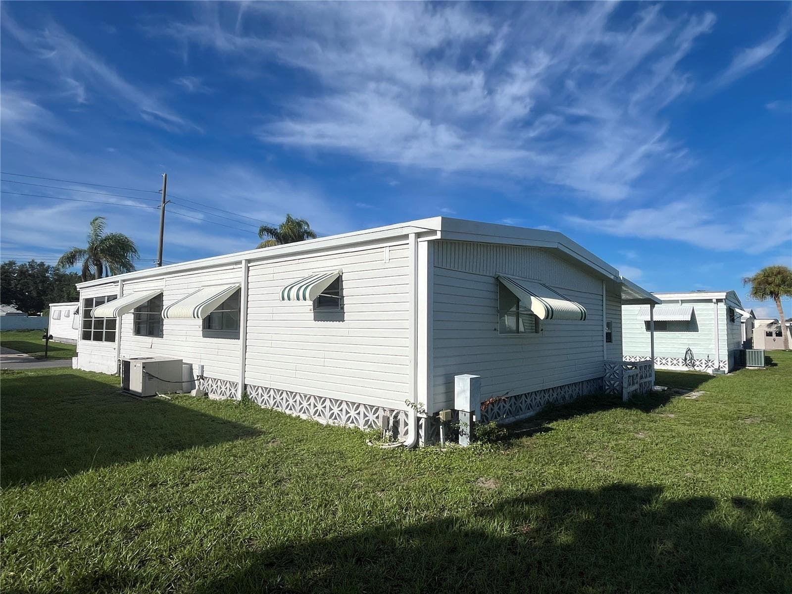 Manufactured Home at 423 CERVINA DR, VENICE, photo 5 of 38