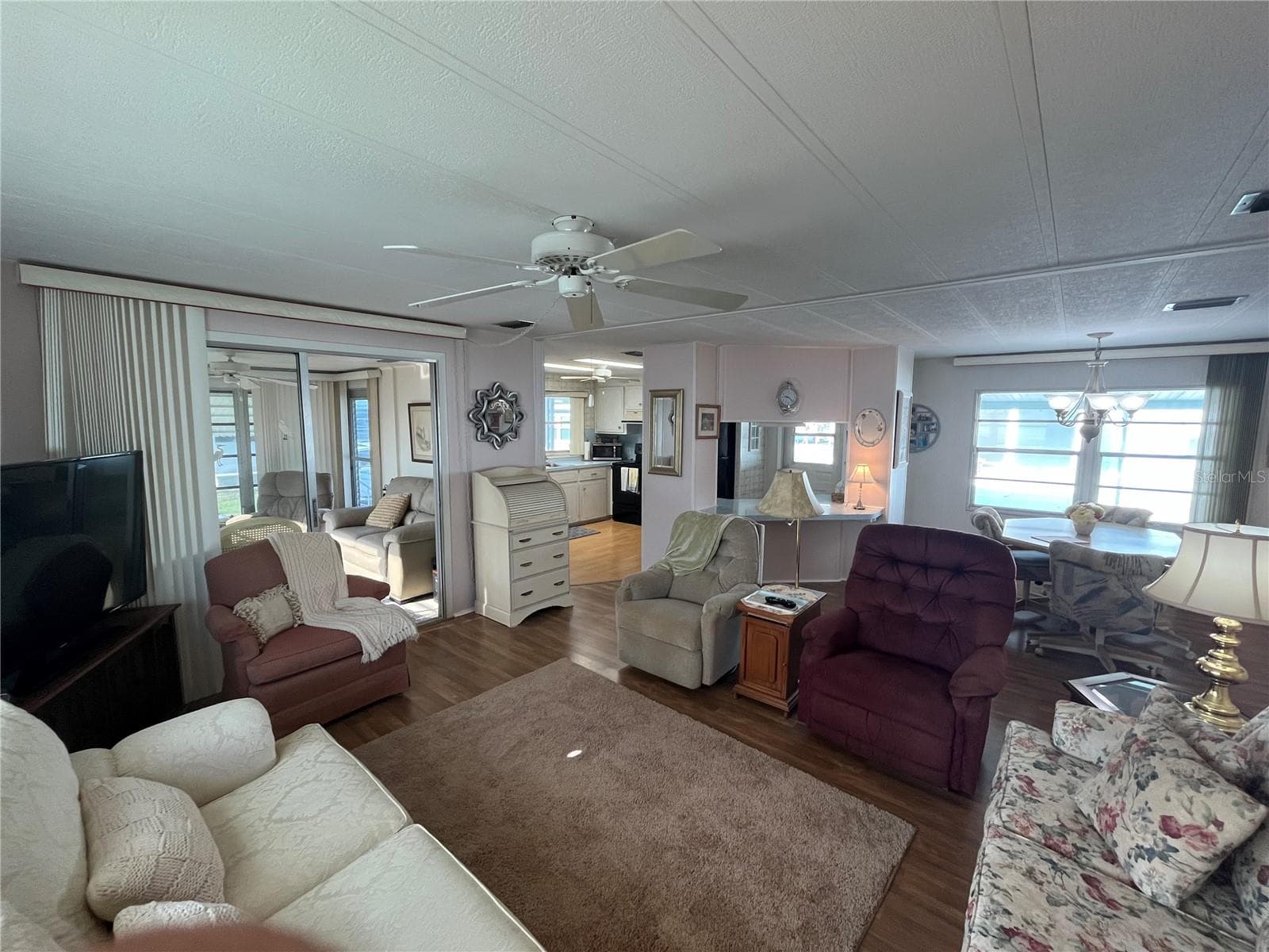 Manufactured Home at 423 CERVINA DR, VENICE, photo 8 of 38