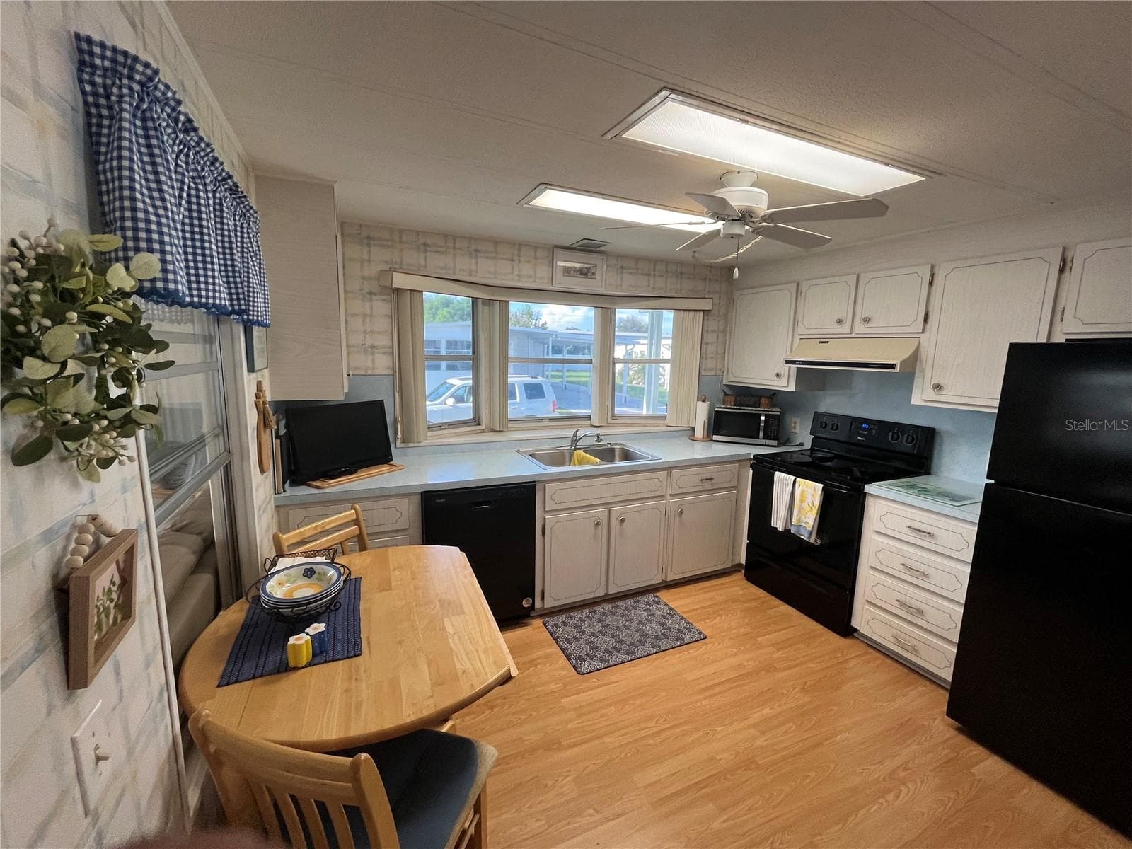 Manufactured Home at 423 CERVINA DR, VENICE, photo 15 of 38
