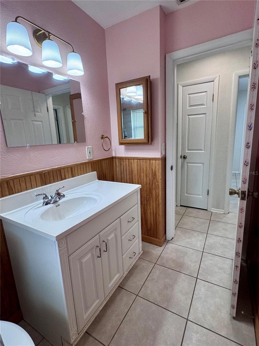 Single Family Residence at 1709 EATON DR NE, CLEARWATER, photo 20 of 33
