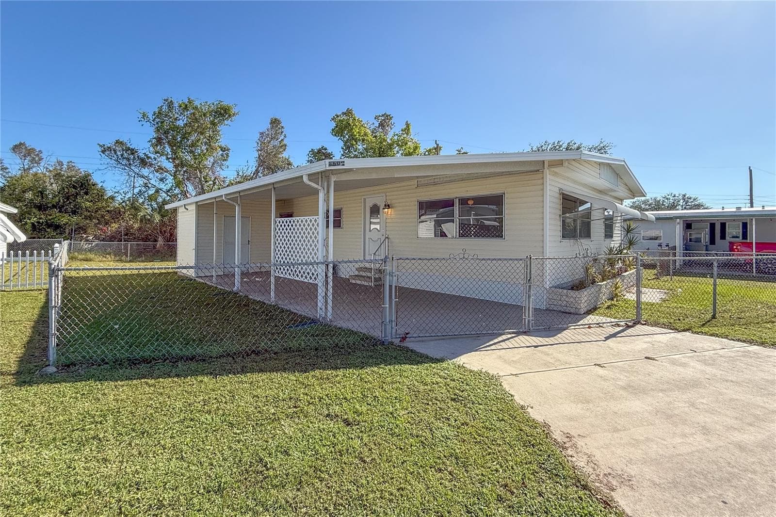 Mobile Home at 6609 NEW JERSEY ST, BRADENTON, photo 7 of 55