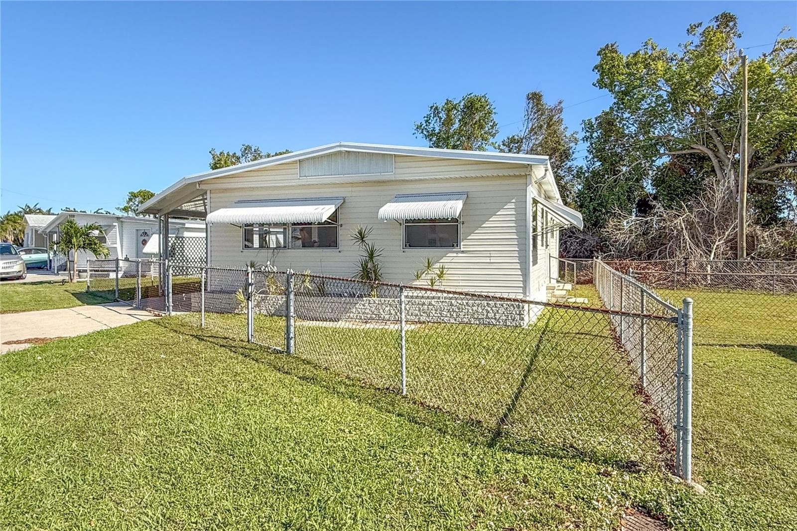 Mobile Home at 6609 NEW JERSEY ST, BRADENTON, photo 9 of 55