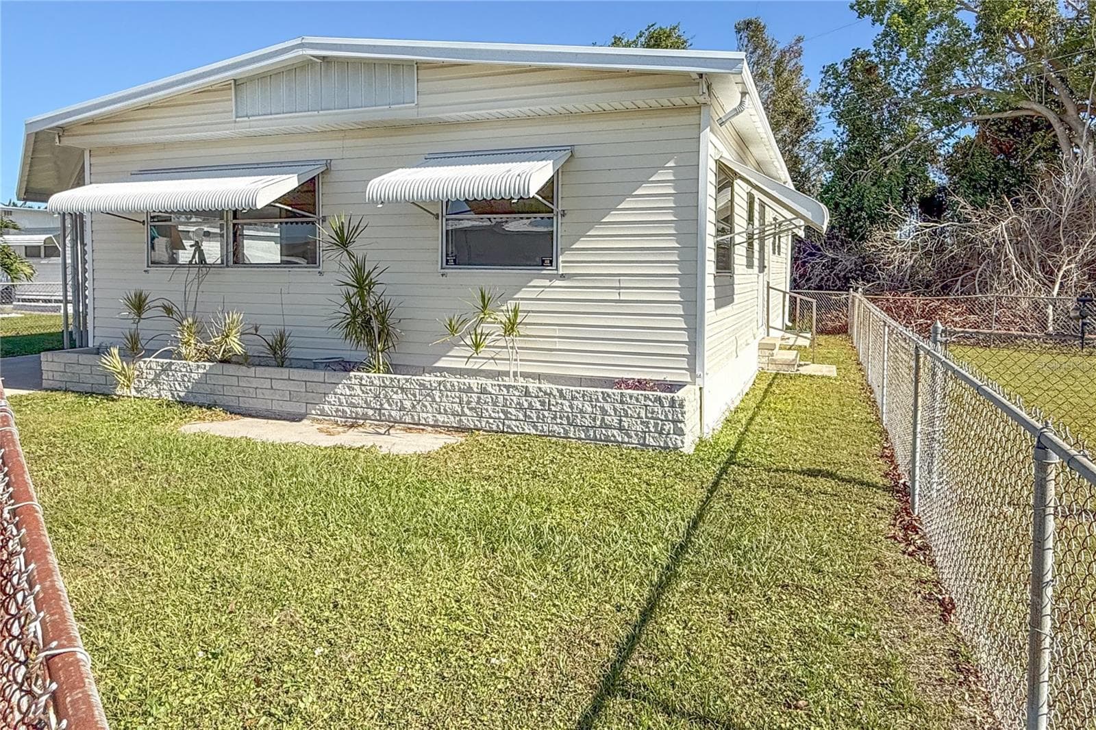 Mobile Home at 6609 NEW JERSEY ST, BRADENTON, photo 10 of 55