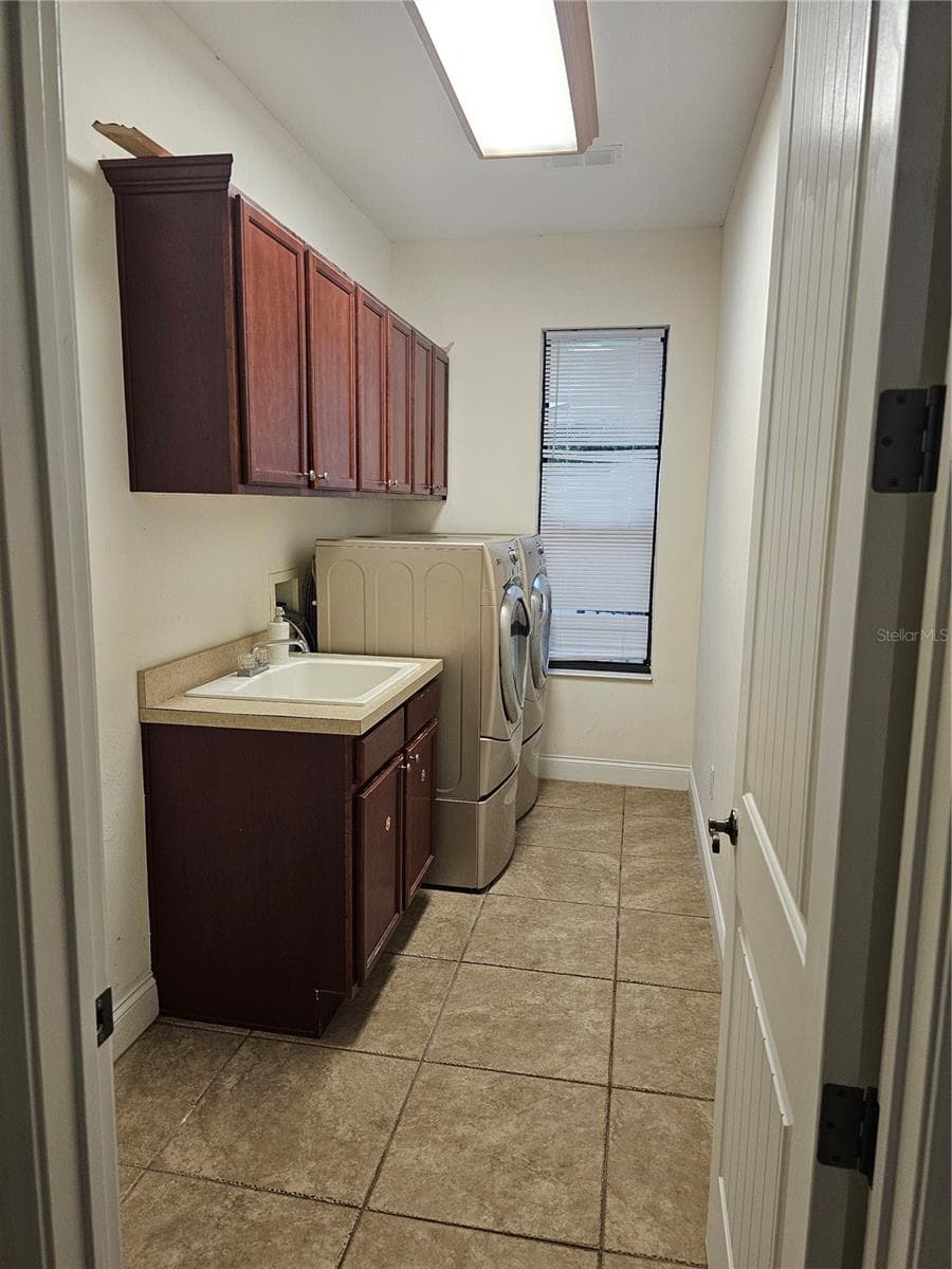 Laundry room - 33116 IRONGATE DR, LEESBURG