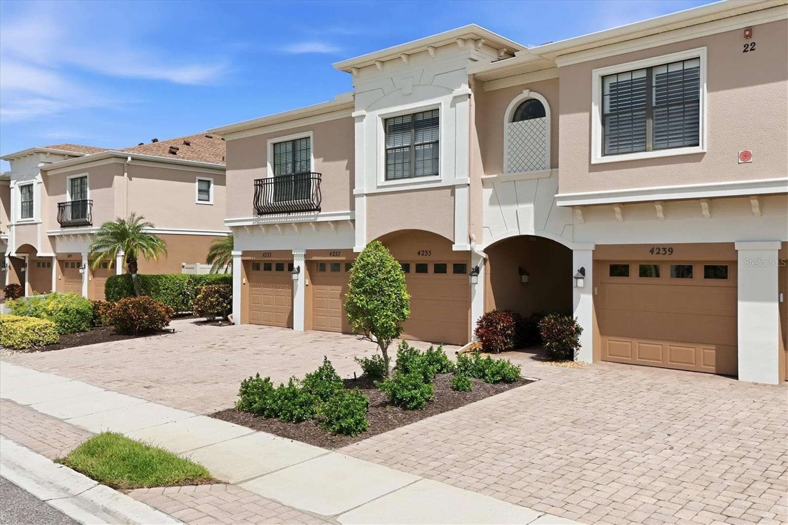 4239 OVERTURE CIR