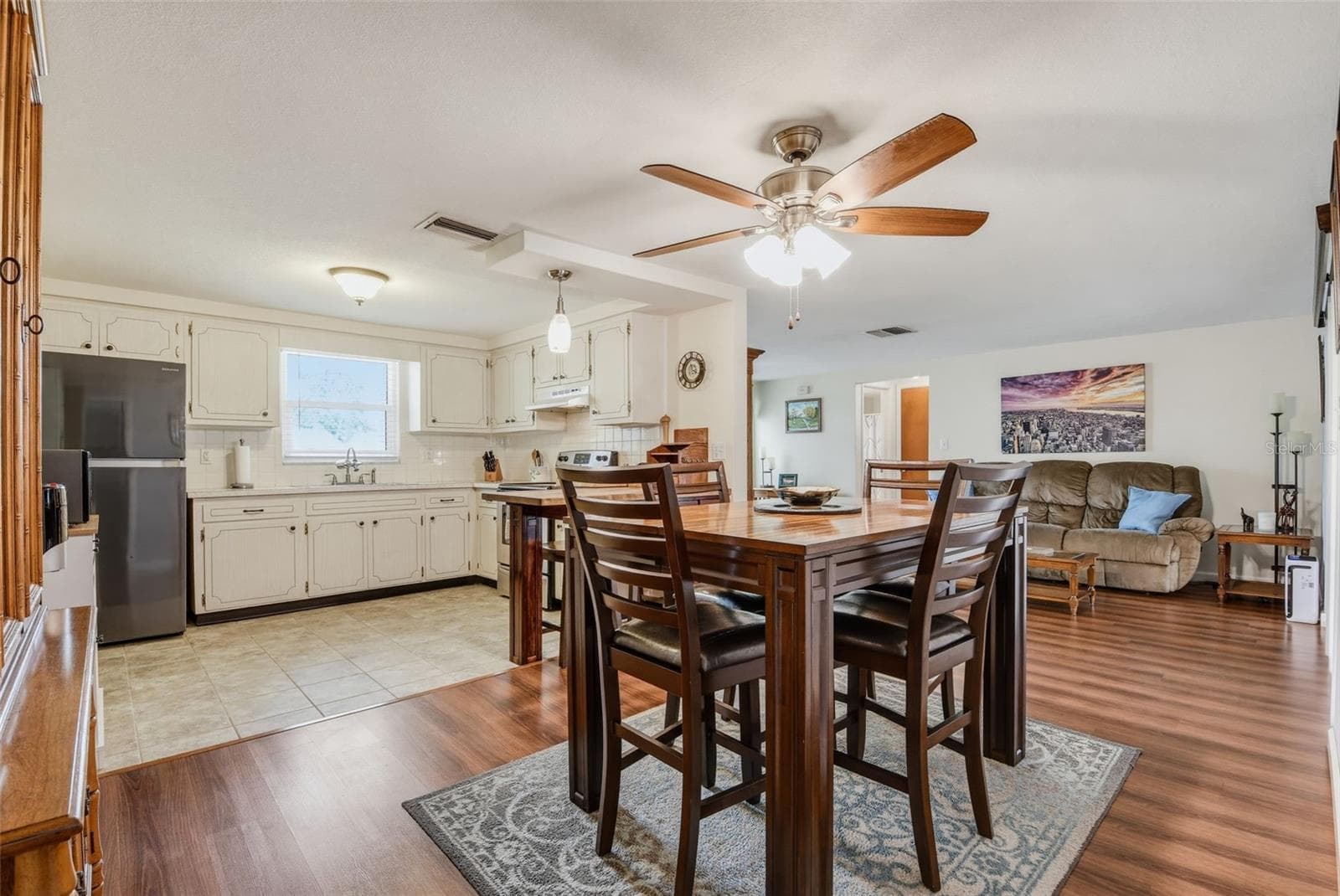 Dining Area is convenient to the Kitchen - 10831 MAPLEWOOD AVE, PORT RICHEY