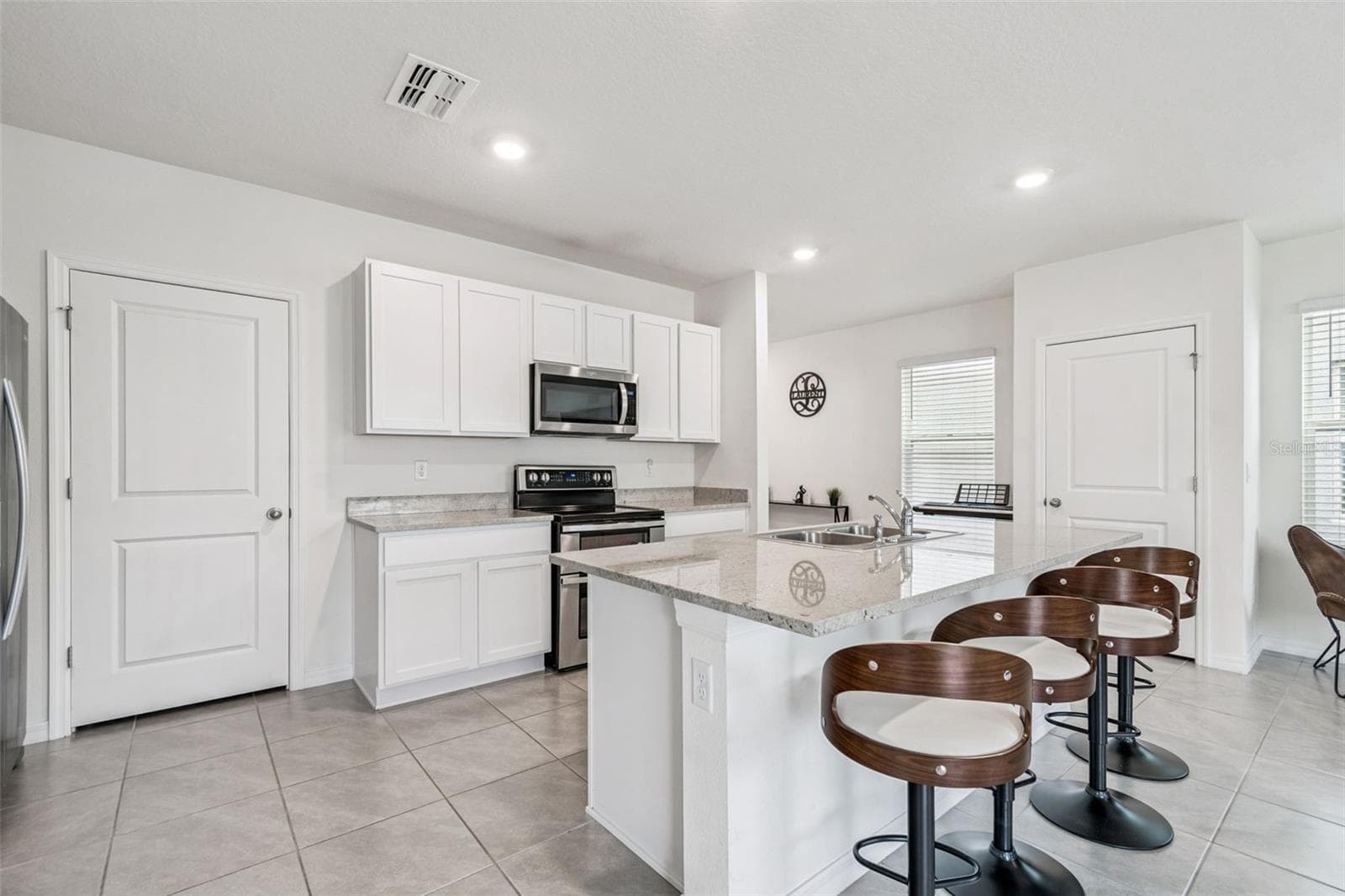 Single Family Residence at 5667 CHORLEYWOOD LN, WESLEY CHAPEL, photo 4 of 96