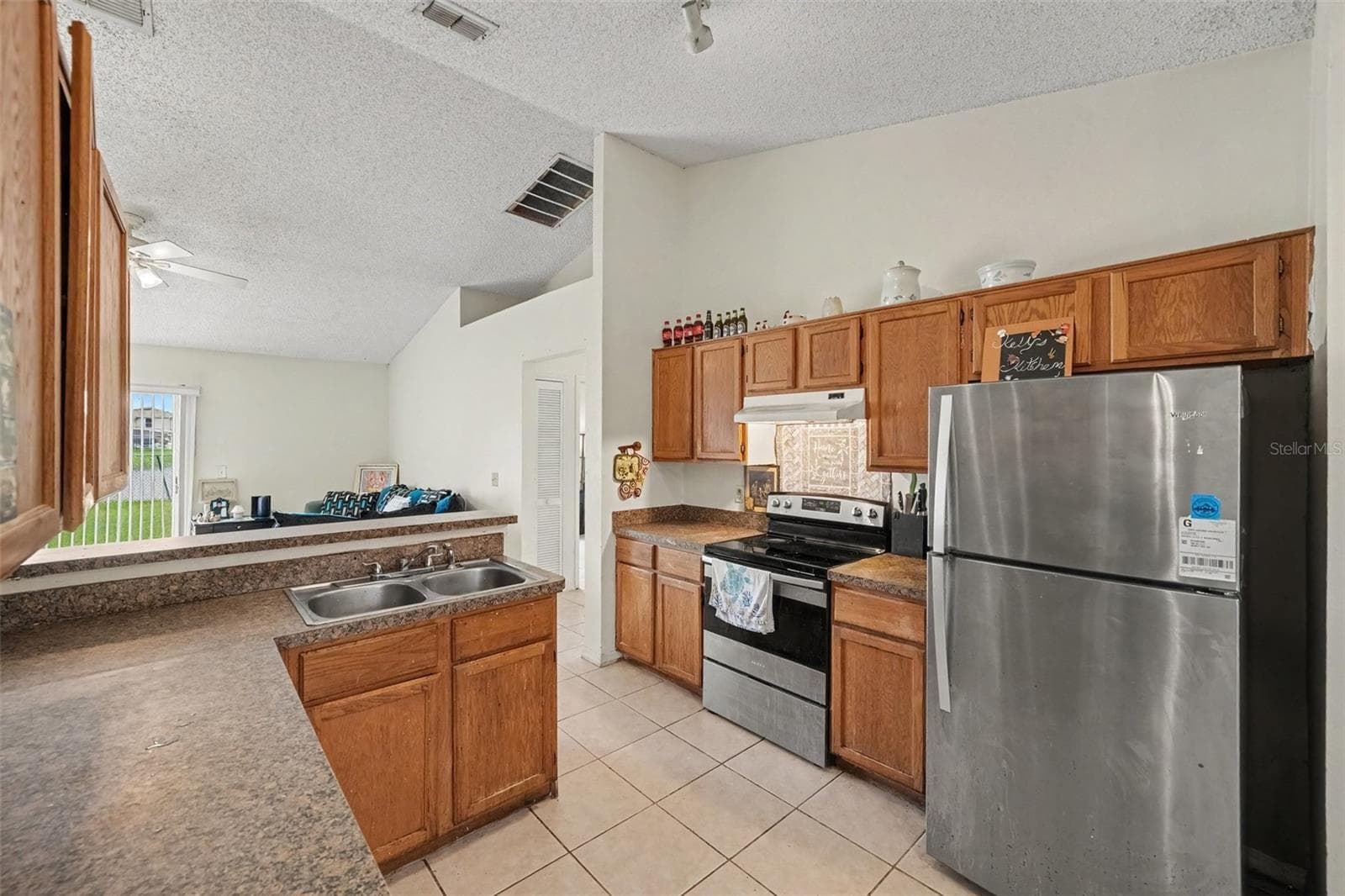 Single Family Residence at 14807 DAY LILY CT, ORLANDO, photo 2 of 25