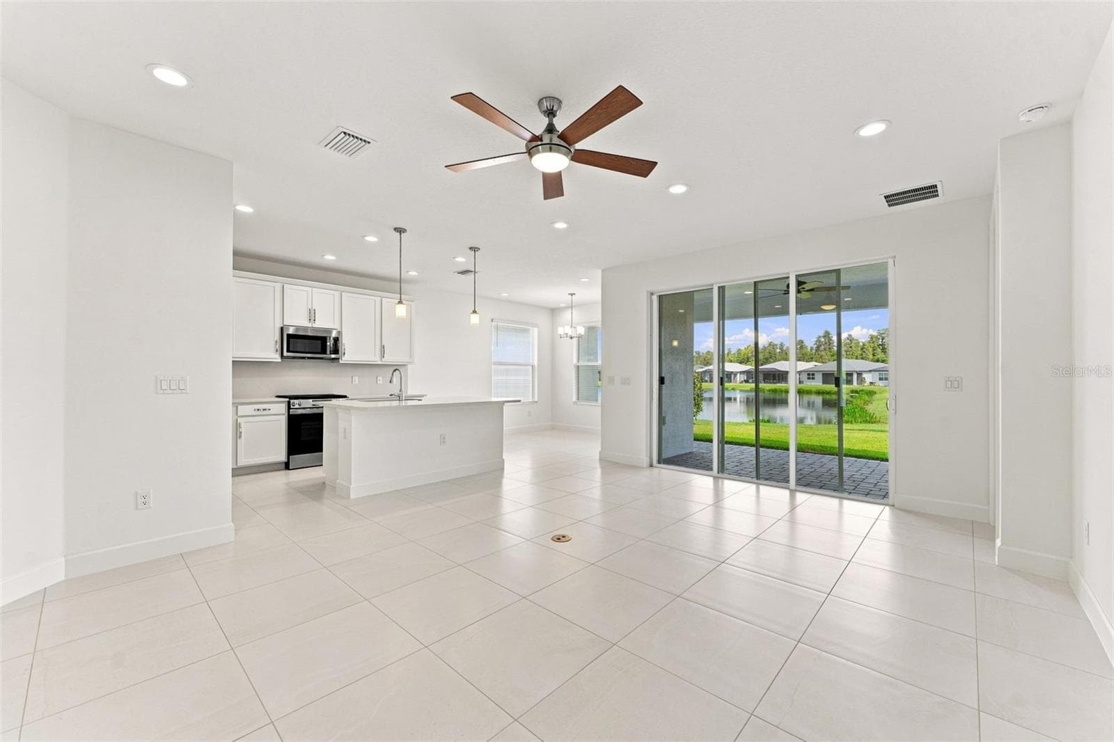 Spacious Great Room Ideas - 3427 MALTA AVE, WESLEY CHAPEL