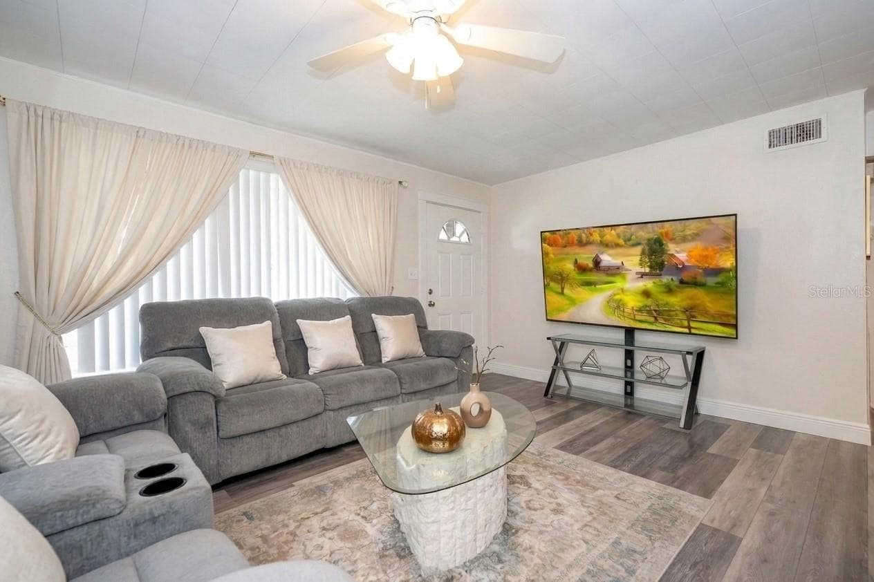 Single Family Residence at 708 SANTA FE LN, ORLANDO, photo 5 of 17