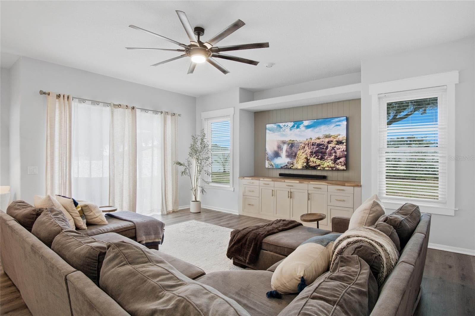 Single Family Residence at 16548 ARROWHEAD TRL, CLERMONT, photo 4 of 39