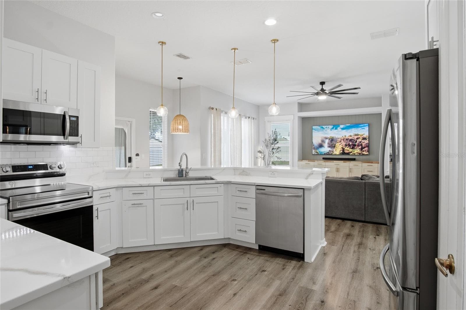 Single Family Residence at 16548 ARROWHEAD TRL, CLERMONT, photo 8 of 39