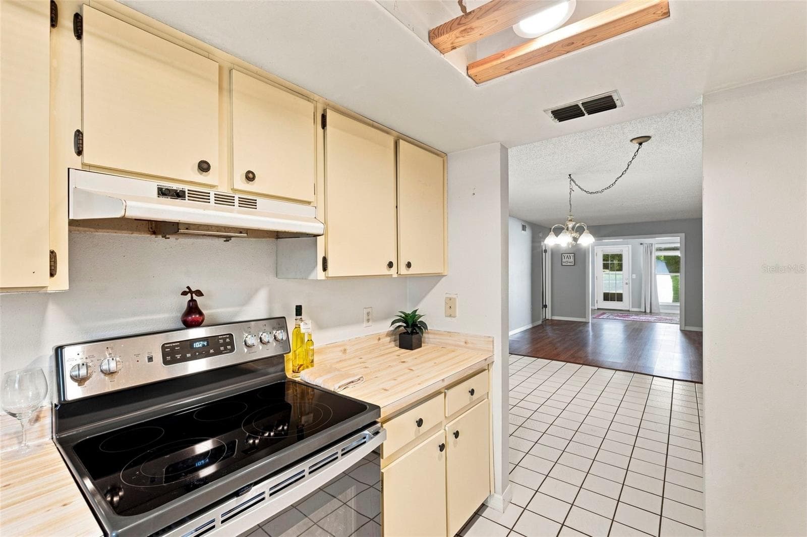 Condominium at 4113 PASSPORT LN #102, NEW PORT RICHEY, photo 15 of 56