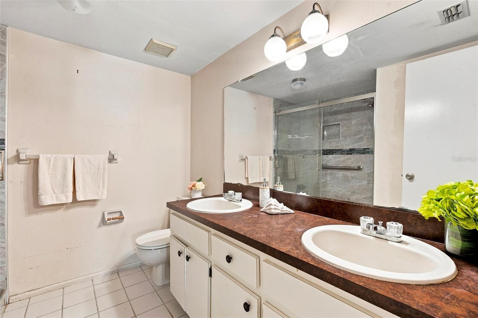 Condominium at 4113 PASSPORT LN #102, NEW PORT RICHEY, photo 29 of 56