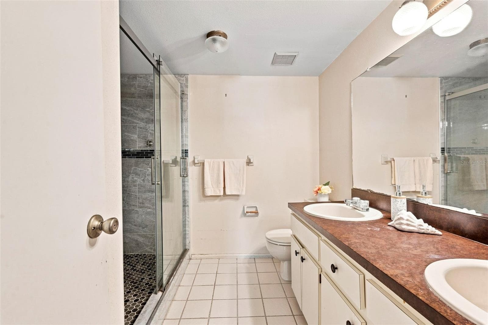 Condominium at 4113 PASSPORT LN #102, NEW PORT RICHEY, photo 30 of 56