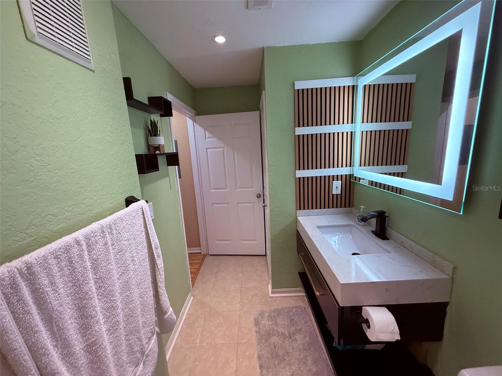 Condominium at 8809 MANOR LOOP #101, LAKEWOOD RANCH, photo 31 of 48