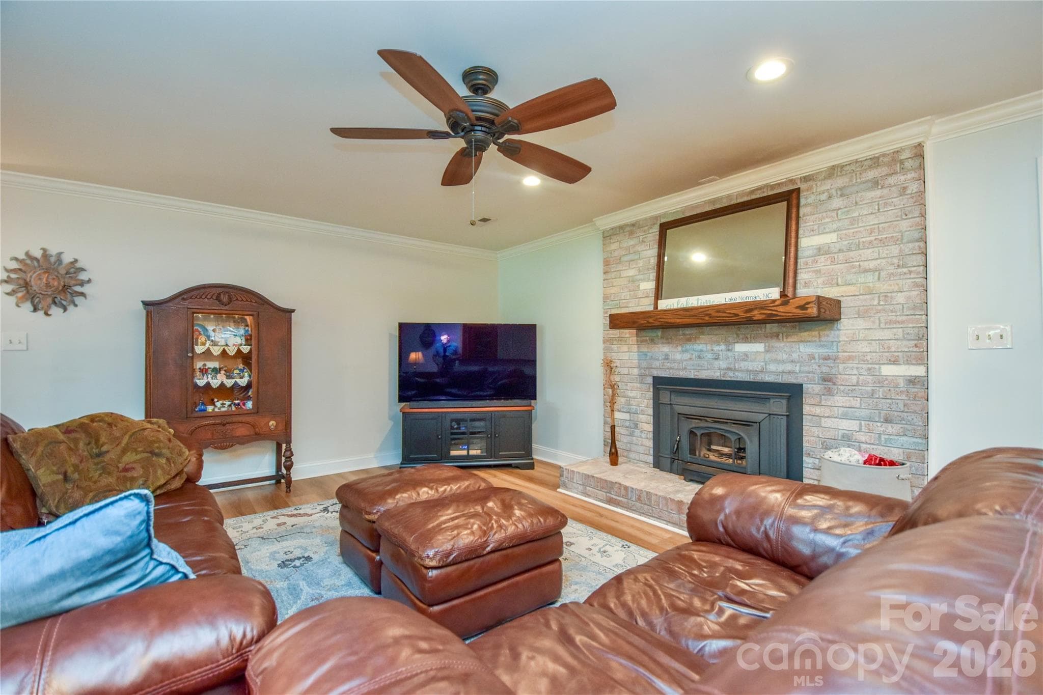 Single Family Residence at 127 Fairway Drive, Mooresville, photo 10 of 41