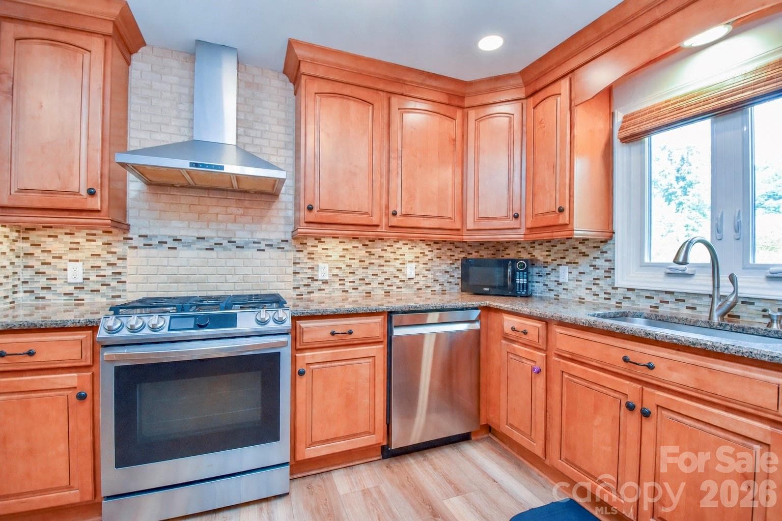 Single Family Residence at 127 Fairway Drive, Mooresville, photo 12 of 41