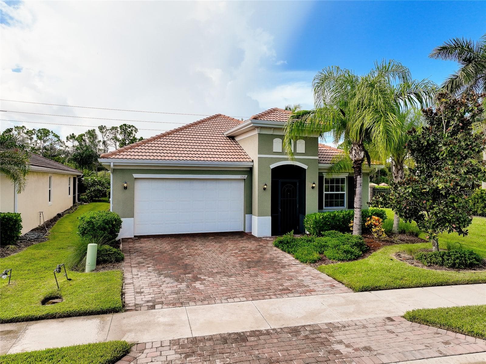 Single Family Residence at 11535 BLACKFIN ST, VENICE, photo 4 of 89