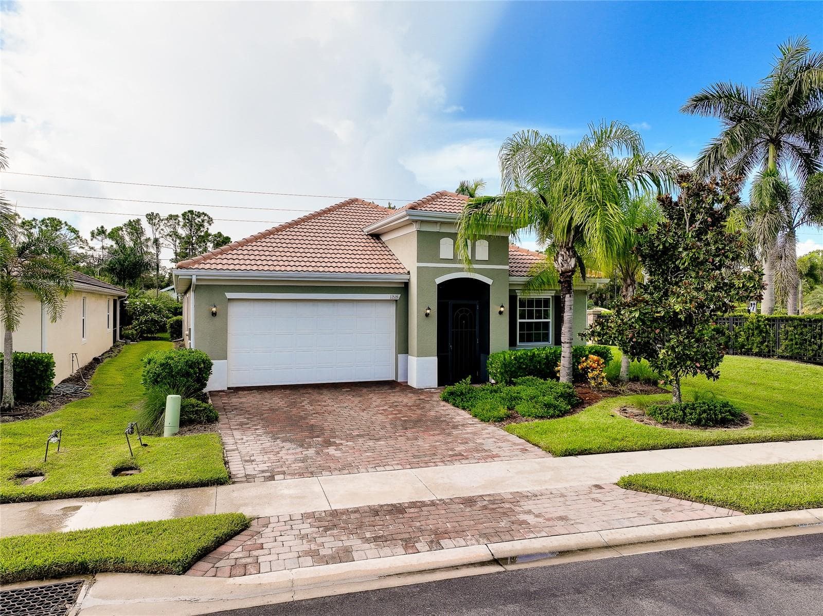 Single Family Residence at 11535 BLACKFIN ST, VENICE, photo 6 of 89