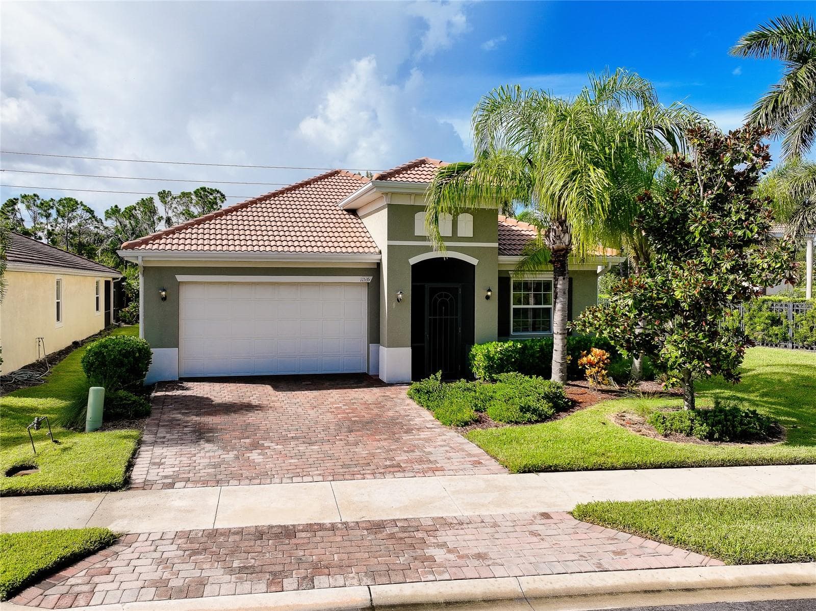 Single Family Residence at 11535 BLACKFIN ST, VENICE, photo 8 of 89