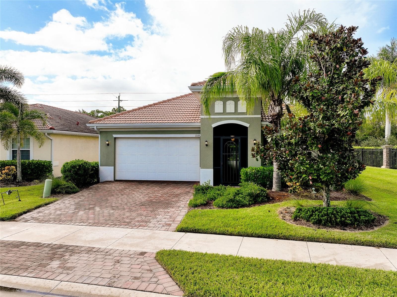 Single Family Residence at 11535 BLACKFIN ST, VENICE, photo 9 of 89