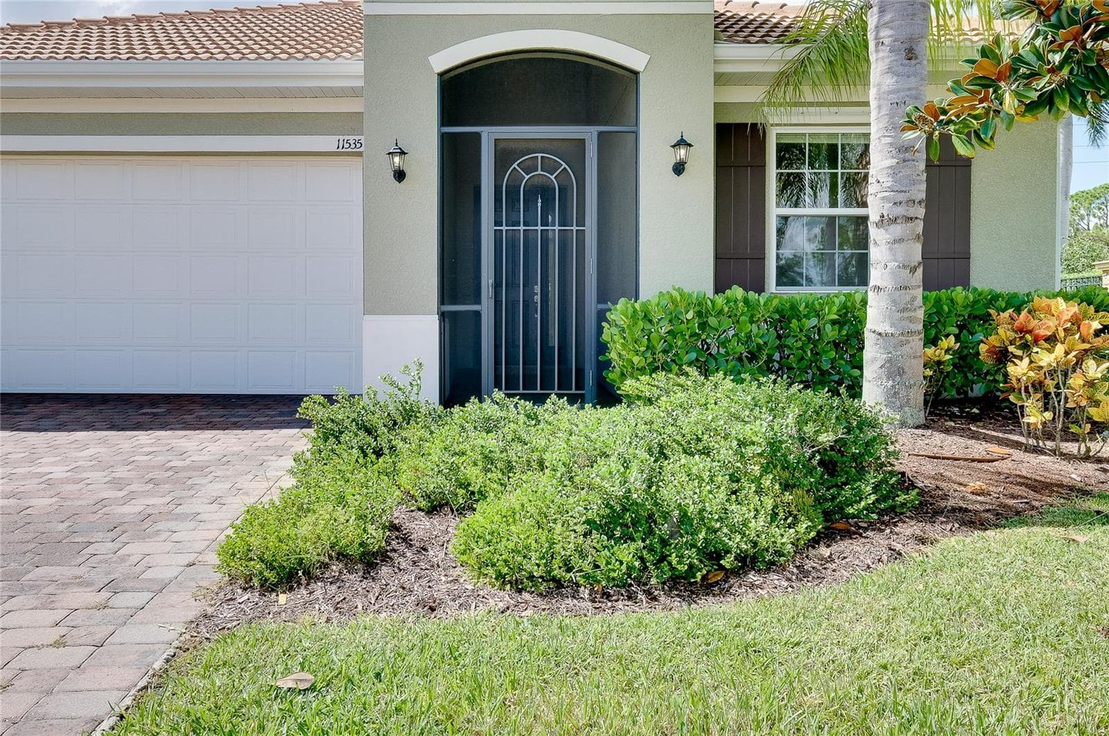 Single Family Residence at 11535 BLACKFIN ST, VENICE, photo 10 of 89
