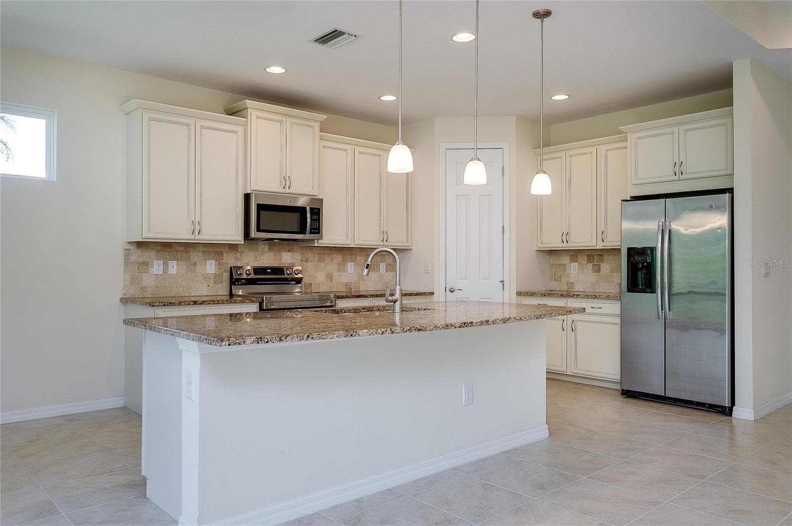 Single Family Residence at 11535 BLACKFIN ST, VENICE, photo 42 of 89