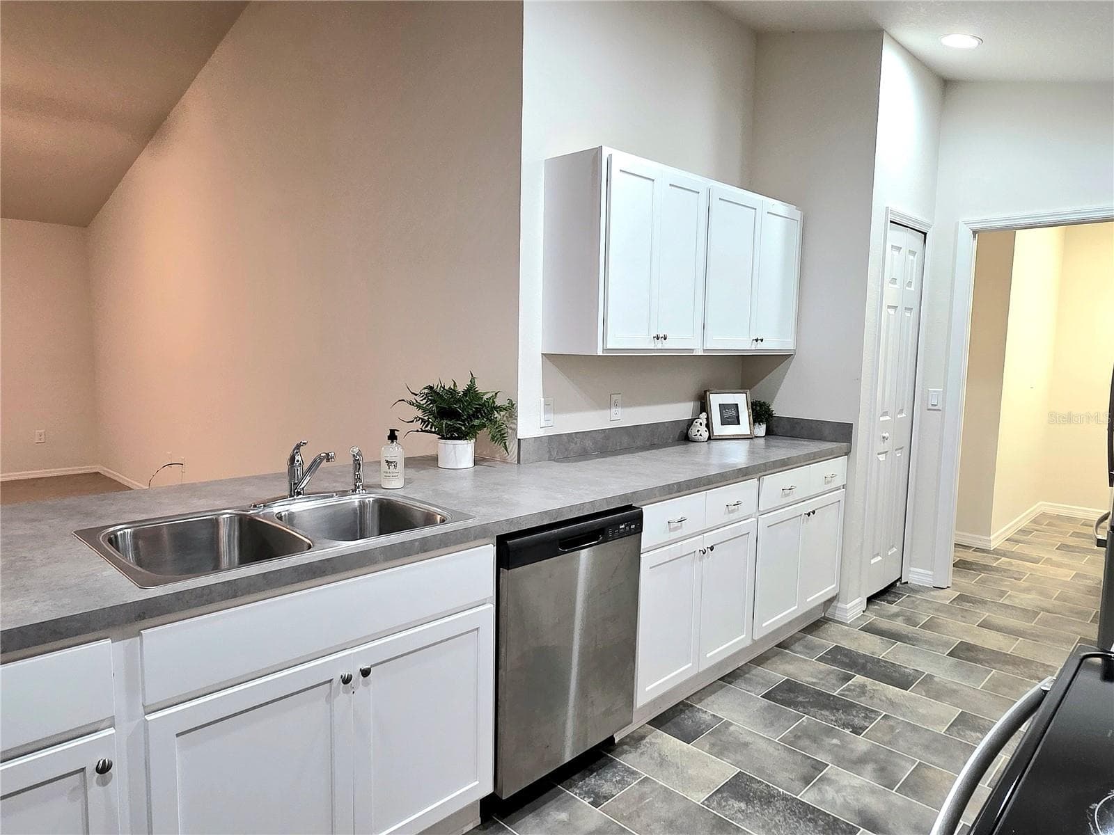 Another view of the kitchen - 3418 SW 155TH PL, OCALA