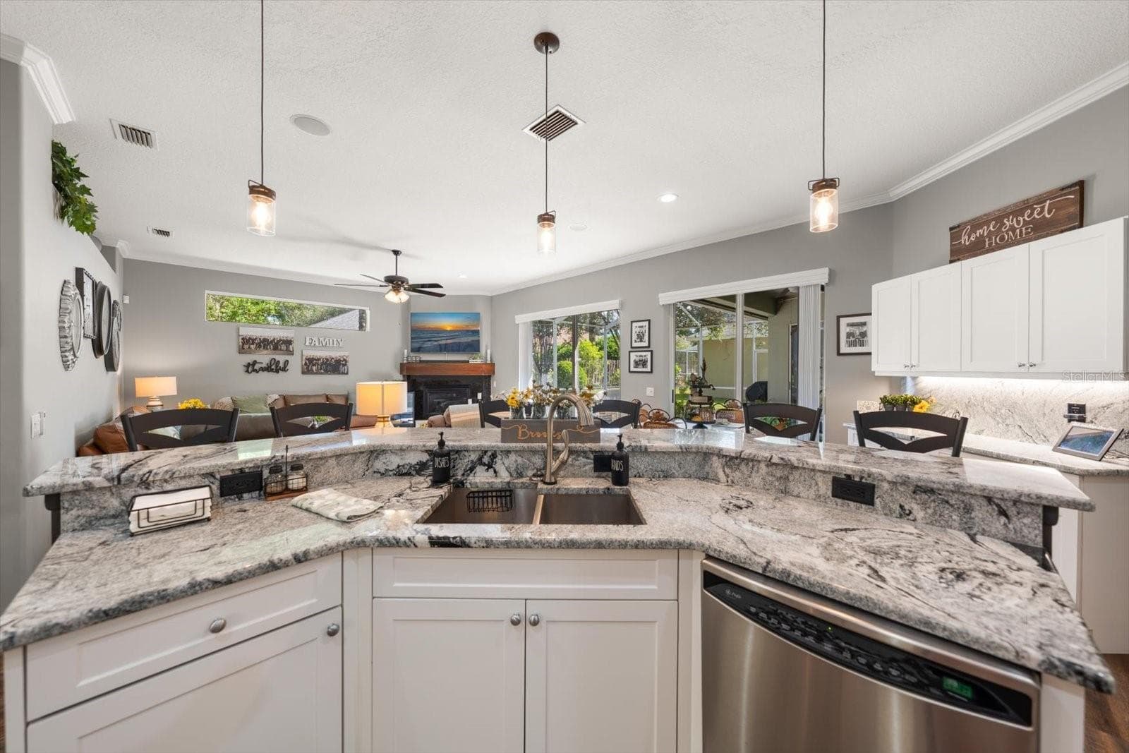 Single Family Residence at 2105 BOOT LAKE CIR, TAMPA, photo 4 of 39