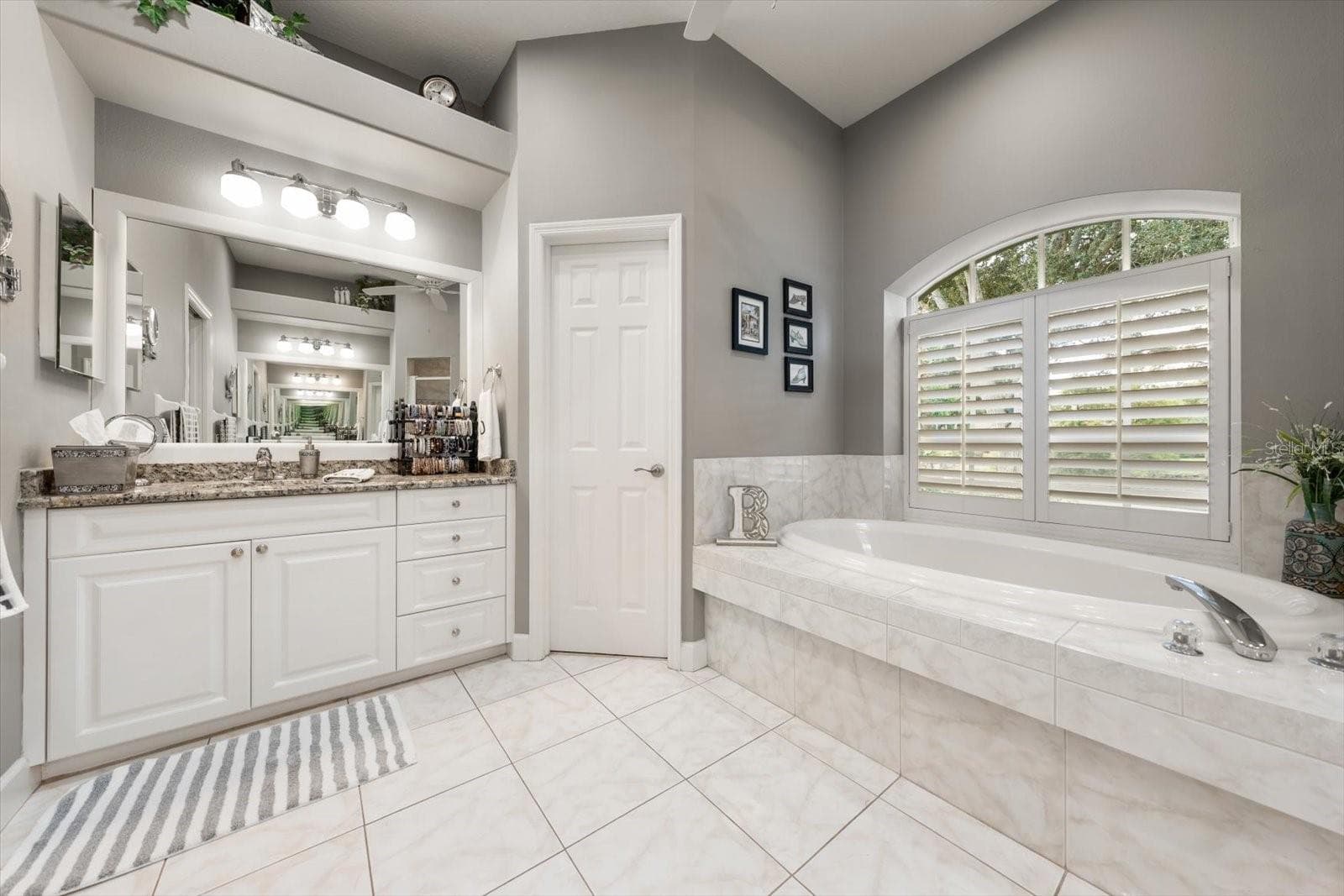 Single Family Residence at 2105 BOOT LAKE CIR, TAMPA, photo 14 of 39