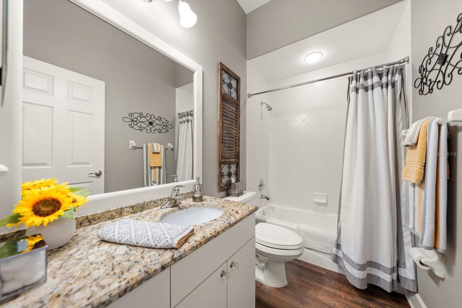 Single Family Residence at 2105 BOOT LAKE CIR, TAMPA, photo 18 of 39