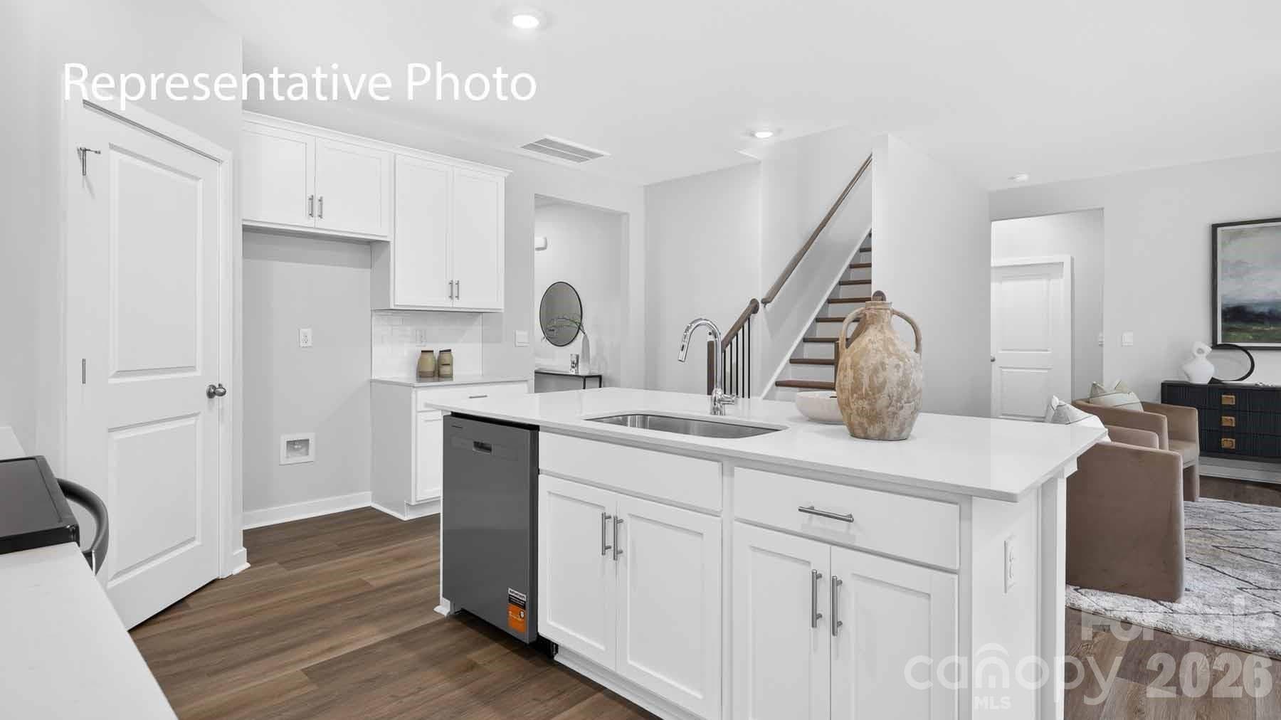 Single Family Residence at 3613 Honey Locust Lane, Gastonia, photo 5 of 32