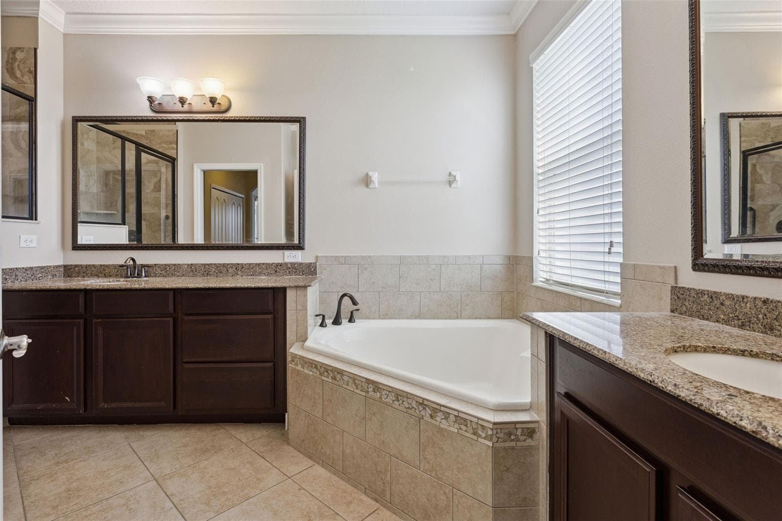 Single Family Residence at 3065 MURANO CT, MOUNT DORA, photo 25 of 47