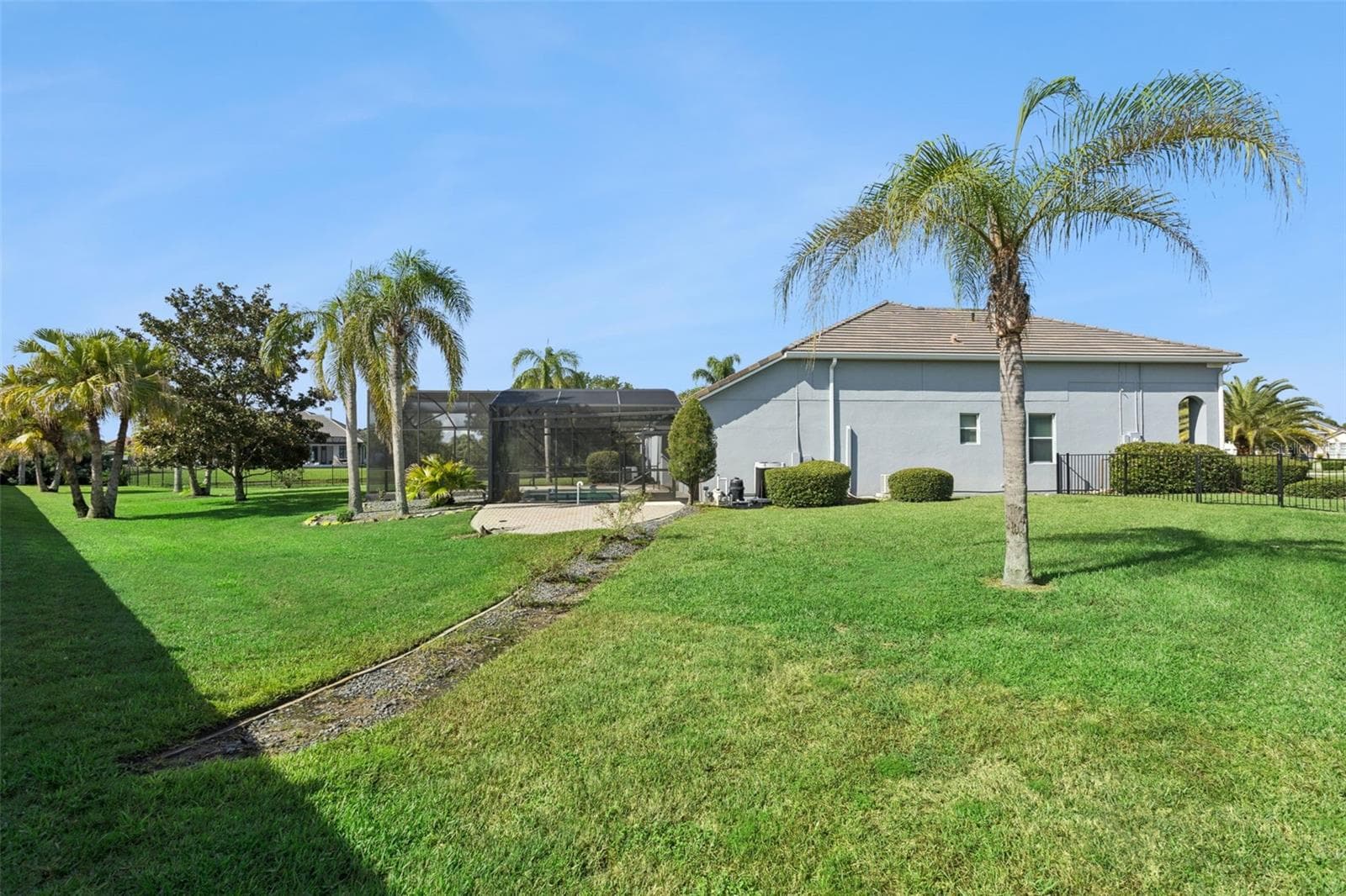 Single Family Residence at 3065 MURANO CT, MOUNT DORA, photo 38 of 47