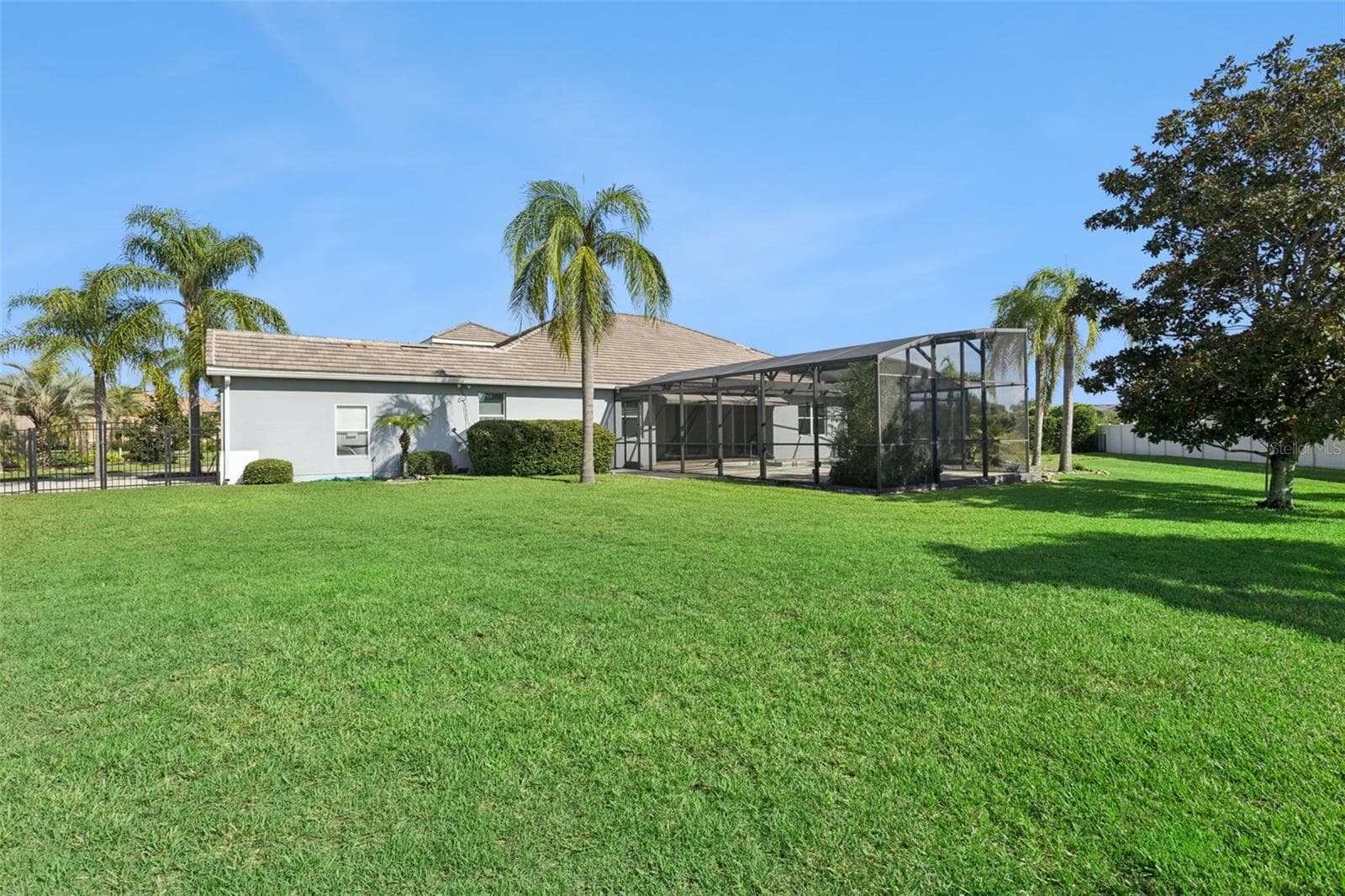 Single Family Residence at 3065 MURANO CT, MOUNT DORA, photo 39 of 47