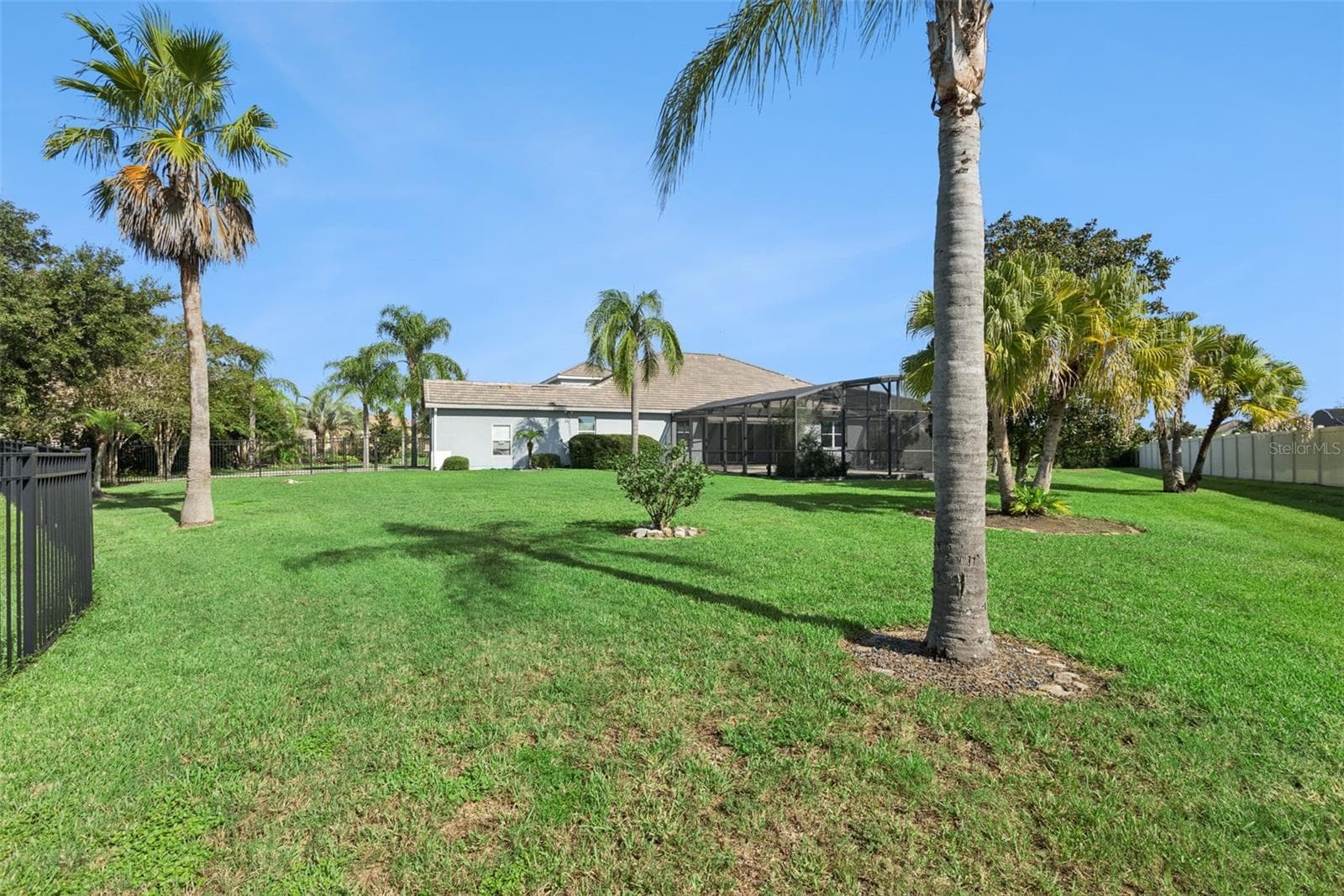 Single Family Residence at 3065 MURANO CT, MOUNT DORA, photo 40 of 47